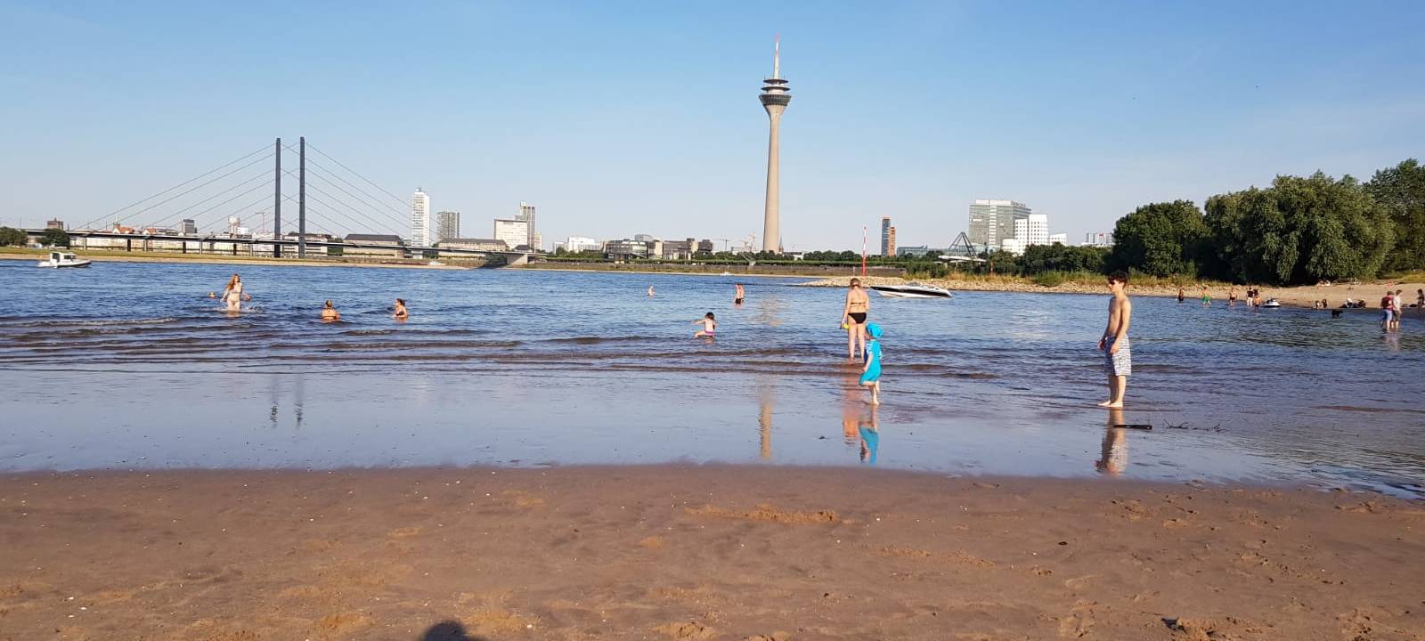 Düsseldorf: Schwimmen im Rhein ist lebensgefährlich