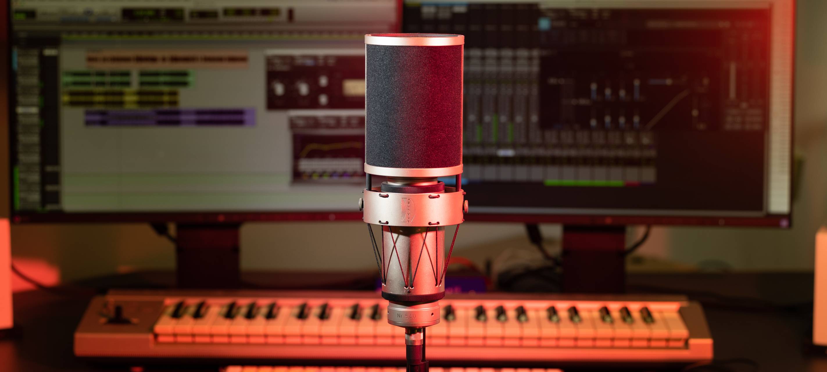 Sachlich, quietschig, laut, leise, emotional, witzig, polarisierend – es gibt viele Möglichkeiten sich in kurzer Zeit im Hörergedächtnis zu verankern.