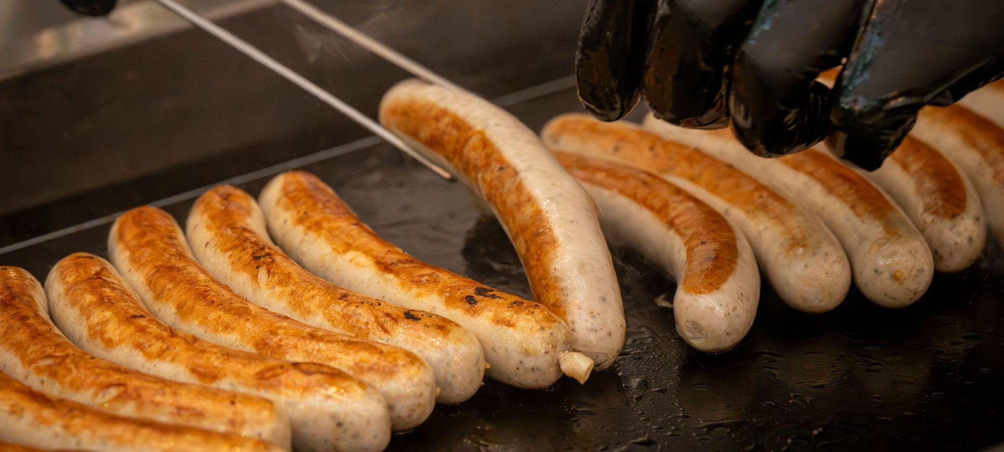 Bratwürste auf dem Grill