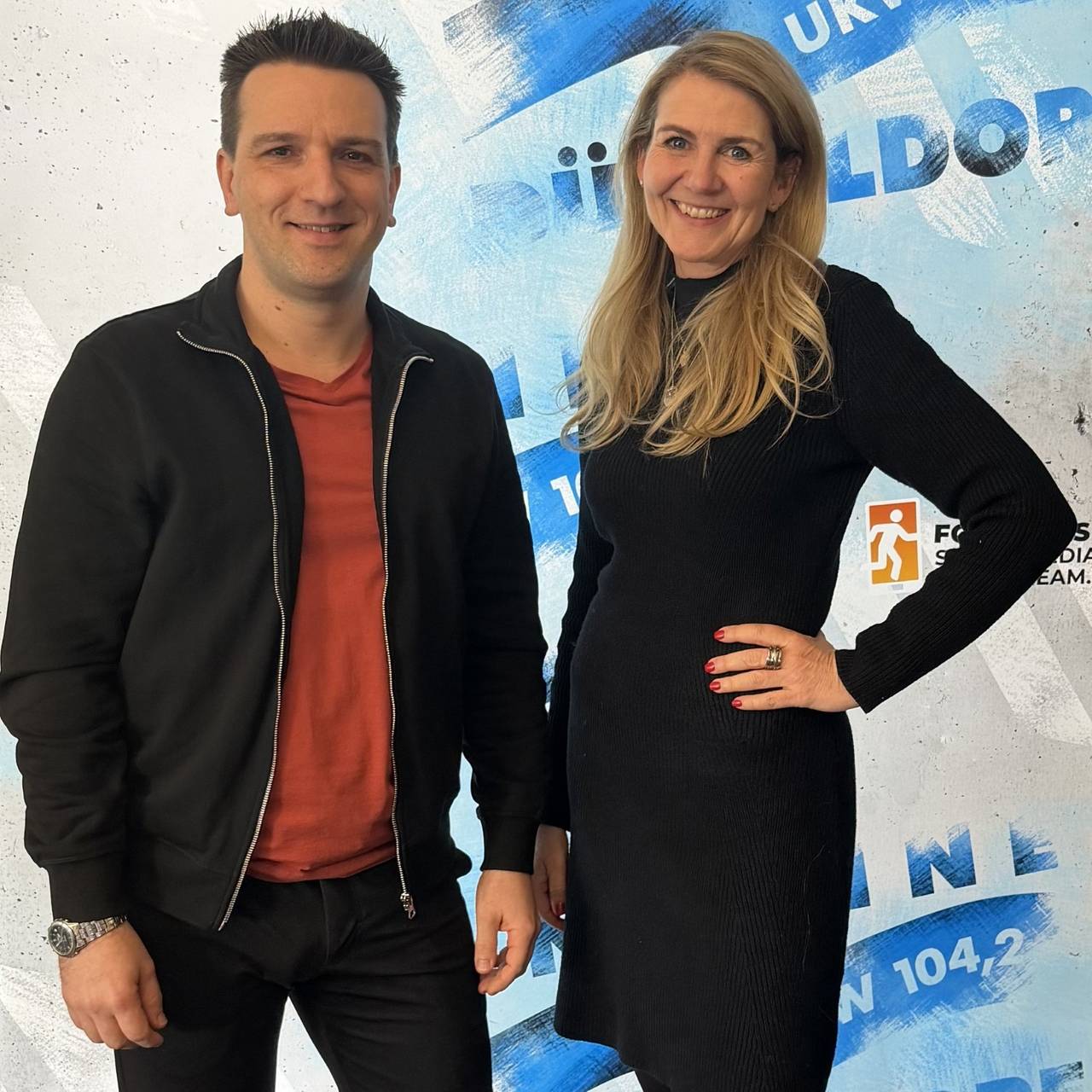 Claudia Monréal, Moderatorin bei Antenne Düsseldorf mit Zauberer Stefan Kretschmann