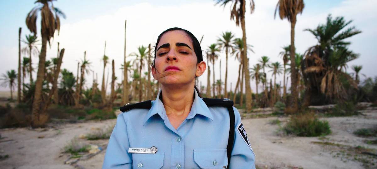 Dikla ermittelt für die Polizei.