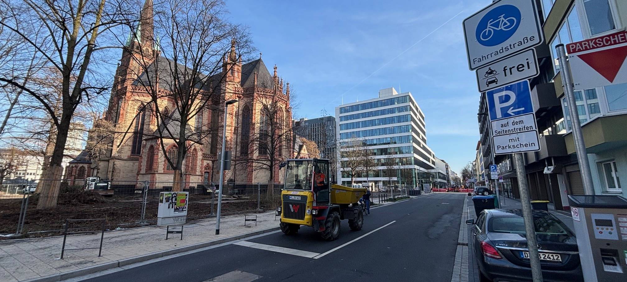 Die Fahrradstraße auf der Kirchfeldstraße.