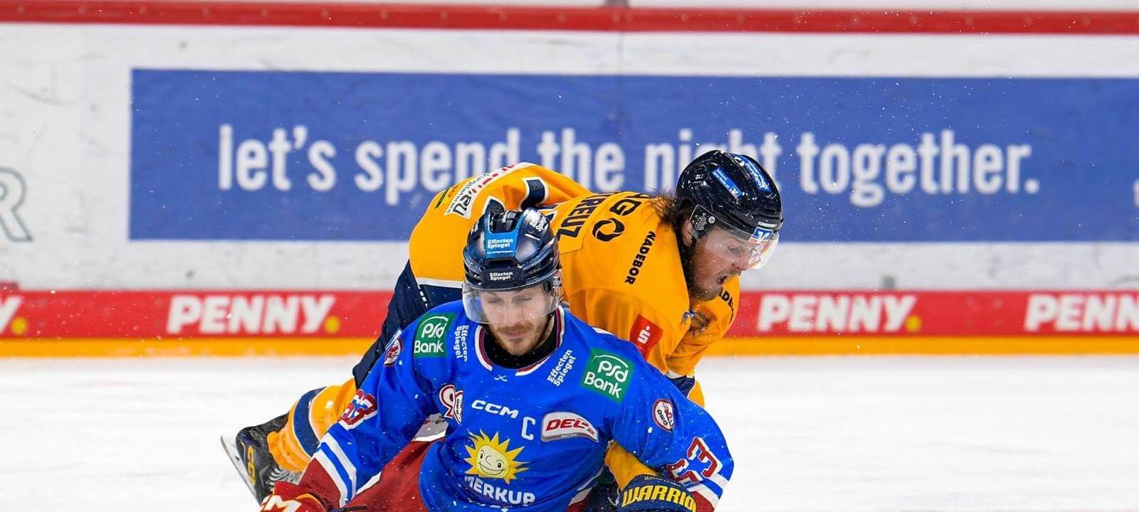 Eine Spielszene aus dem Heimspiel der DEG gegen die Lausitzer Füchse.