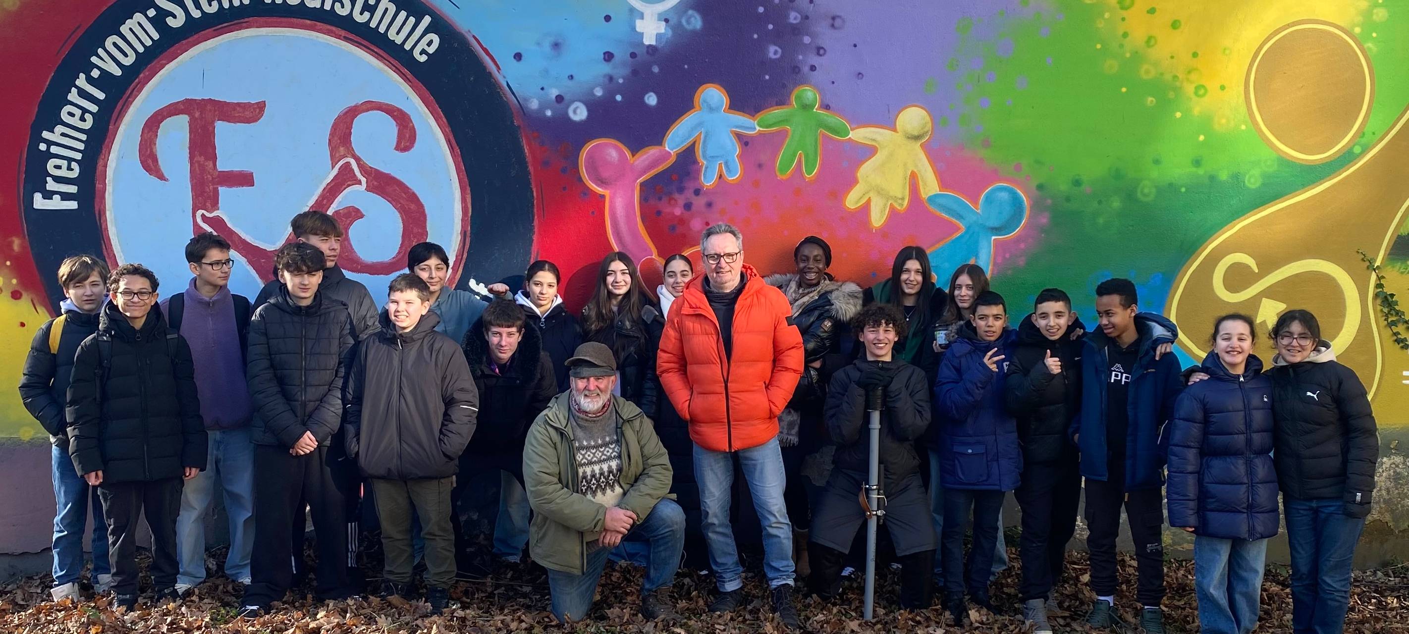 Miniwald wird an Bilker Schule gepflanzt