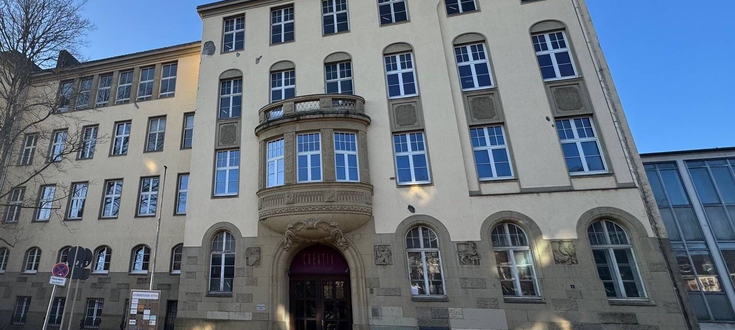 Das alte Gebäude des Comenius-Gymnasiums in Oberkassel soll bald Standort der Internationalen Schule ISR werden.