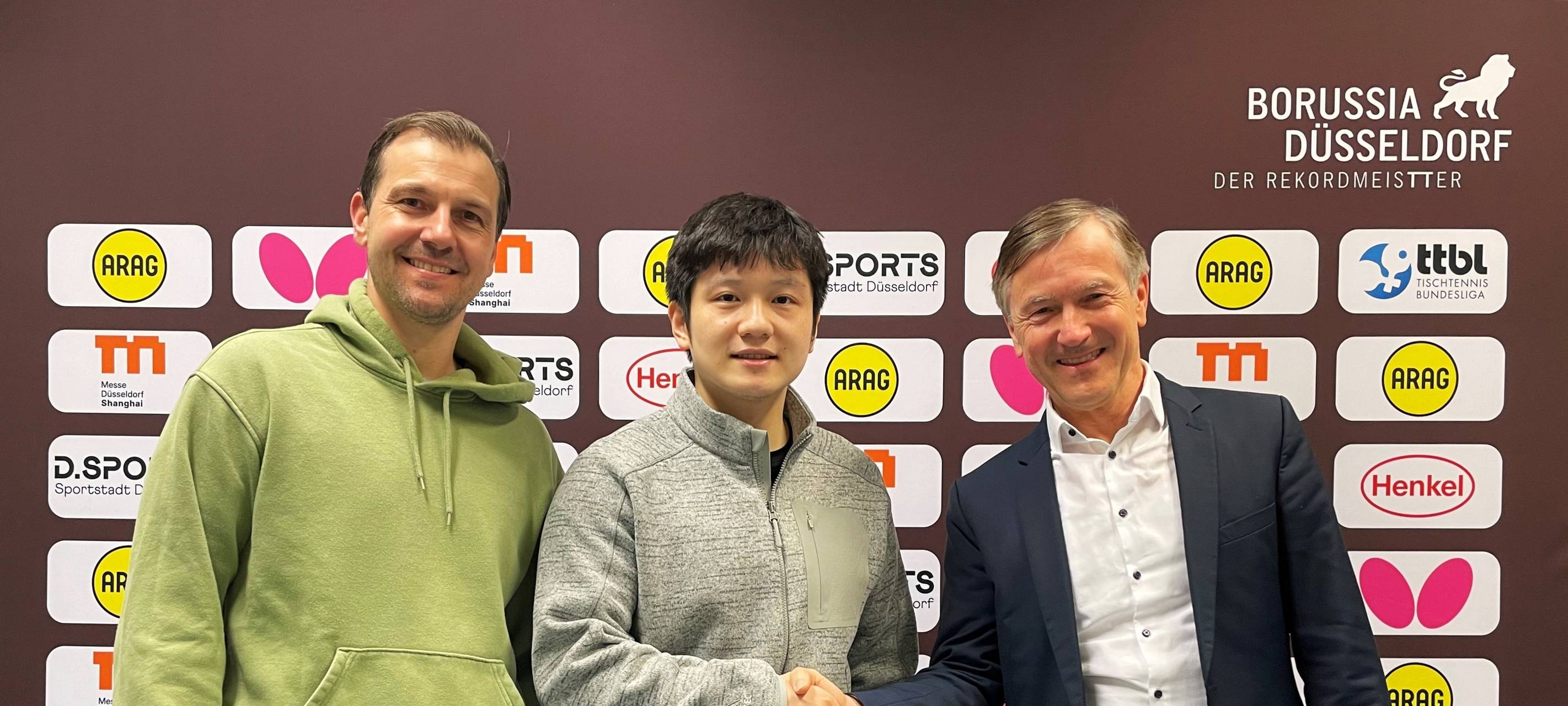 Olympiasieger Fan Zhedong mit Timo Boll und Andreas Preuß