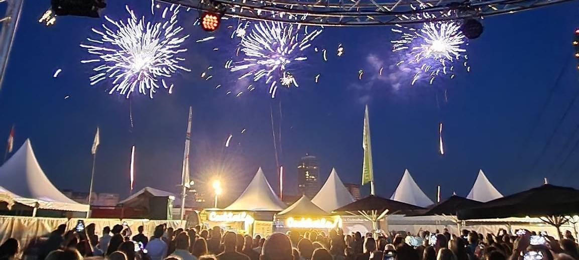 Feuerwerks-Eindrücke von der Antenne-Düsseldorf-Feuerwerksparty auf der Rheinkirmes.