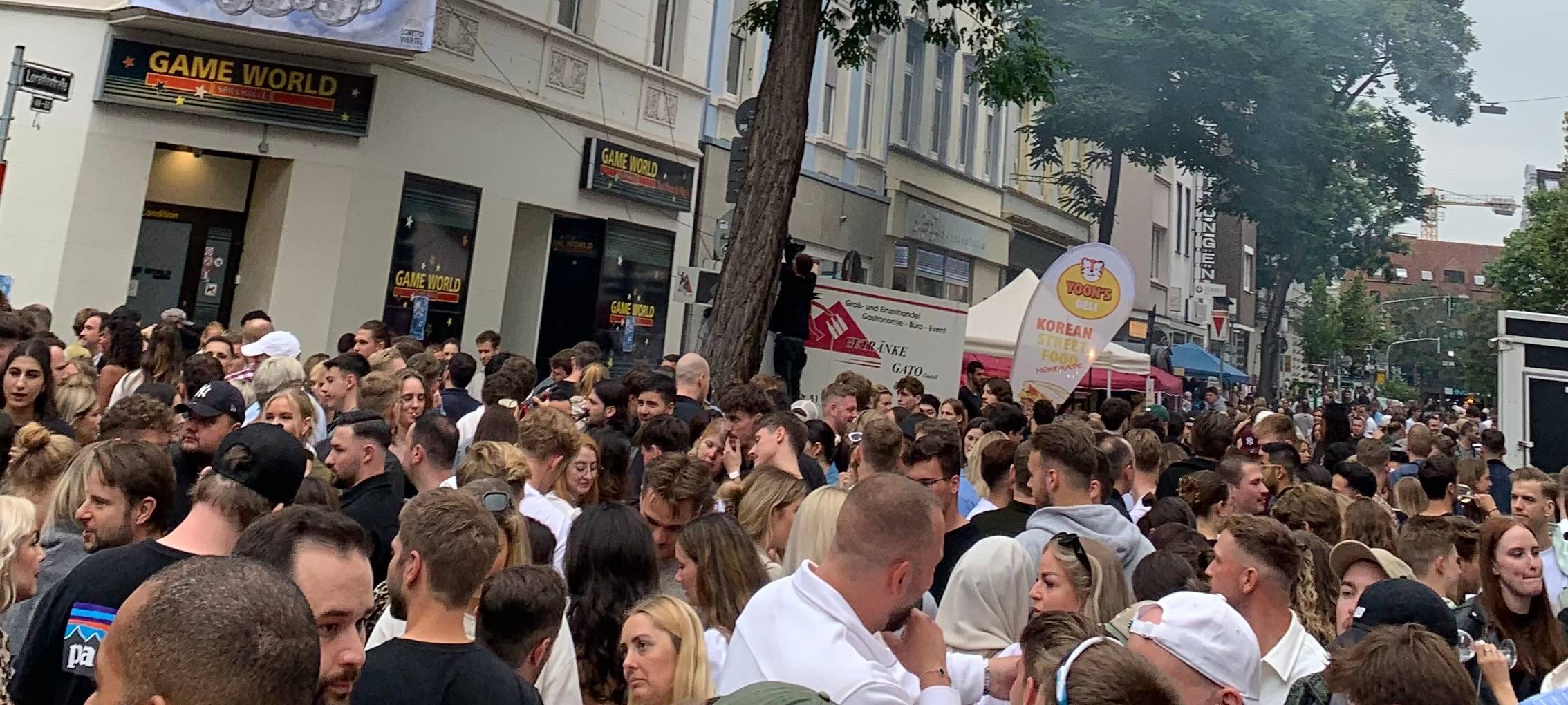 Viele Menschen beim Lorettostraßenfest