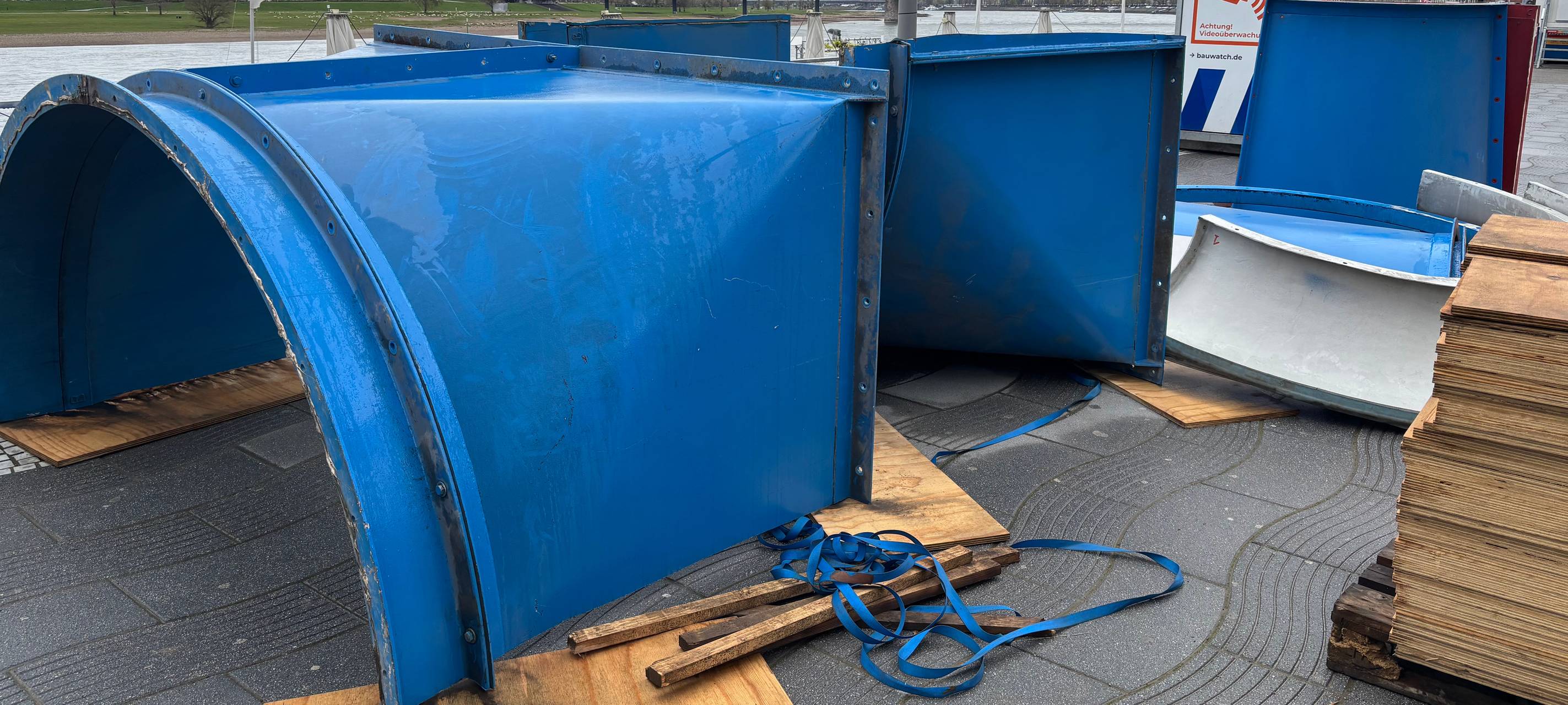 Teile der Ventilatoren des Rheinufertunnels.