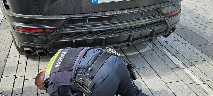 Kontrolle italienischer Sportwagen