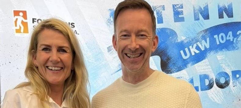 Claudia Monréal, Moderatorin bei Antenne Düsseldorf mit Geschäftsführer des Flughafens DUS Lars Redeligx