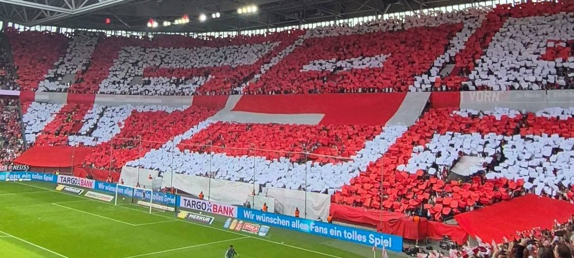 Die Choreo der Fortuna-Fans vor dem Heimspiel gegen die SV Elversberg am 10. Mai 2026.