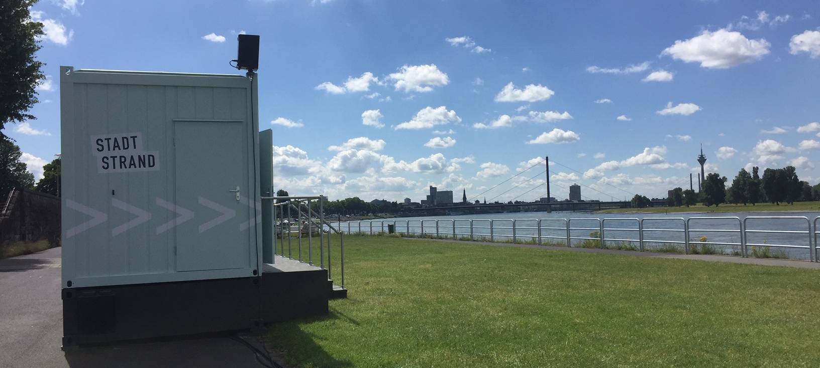 Start der Stadtstrand-Saison in Düsseldorf