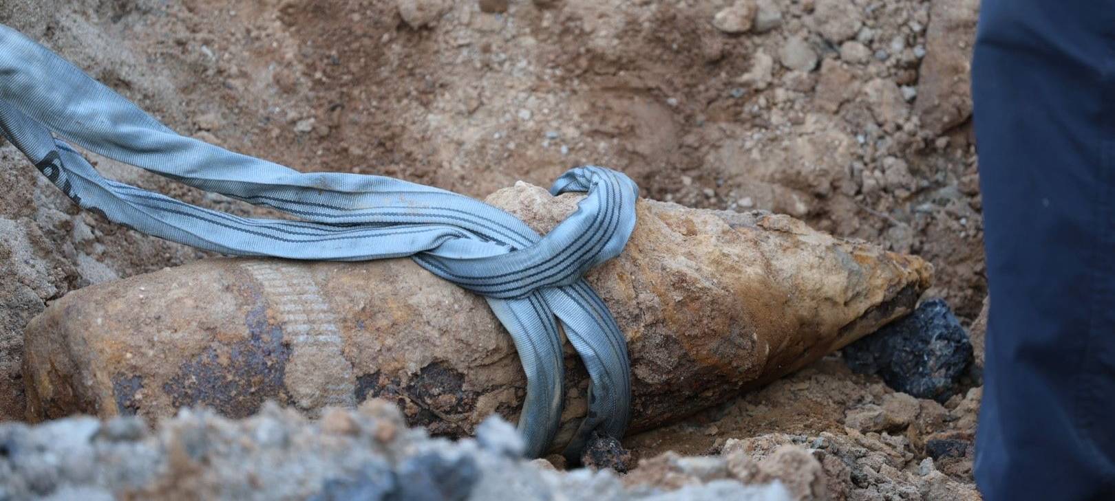 Die bei Sondierungsarbeiten in Düsseldorf-Oberbilk gefundene Artilleriegranate aus dem Zweiten Weltkrieg konnte am Mittwoch, 27. Mai 2026, erfolgreich kontrolliert gesprengt werden.