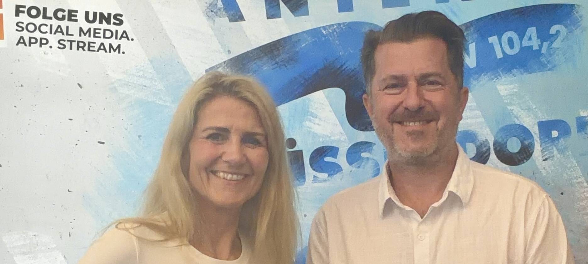 Claudia Monréal, Moderatorin bei Antenne Düsseldorf mit Kicktipp-Gründer Janning Vygen