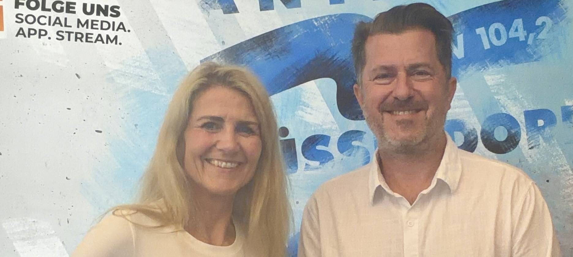 Claudia Monréal, Moderatorin bei Antenne Düsseldorf mit Kicktipp-Gründer Janning Vygen