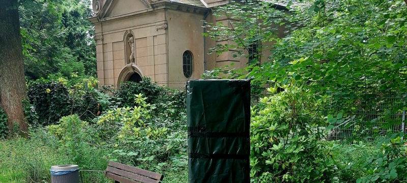Stele zur Garather Mühle - vor der Enthüllung