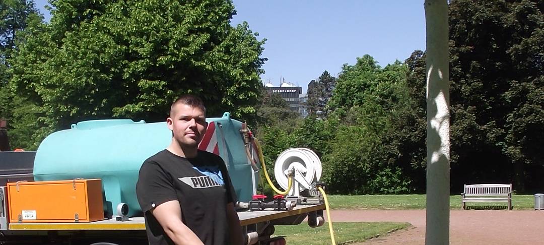 Gartenamt bittet, Bäume zu gießen