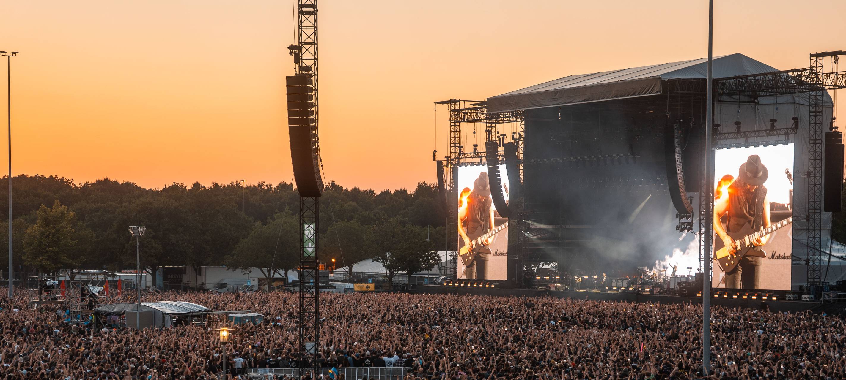 Open-Air-Park bei Sonnenutergang