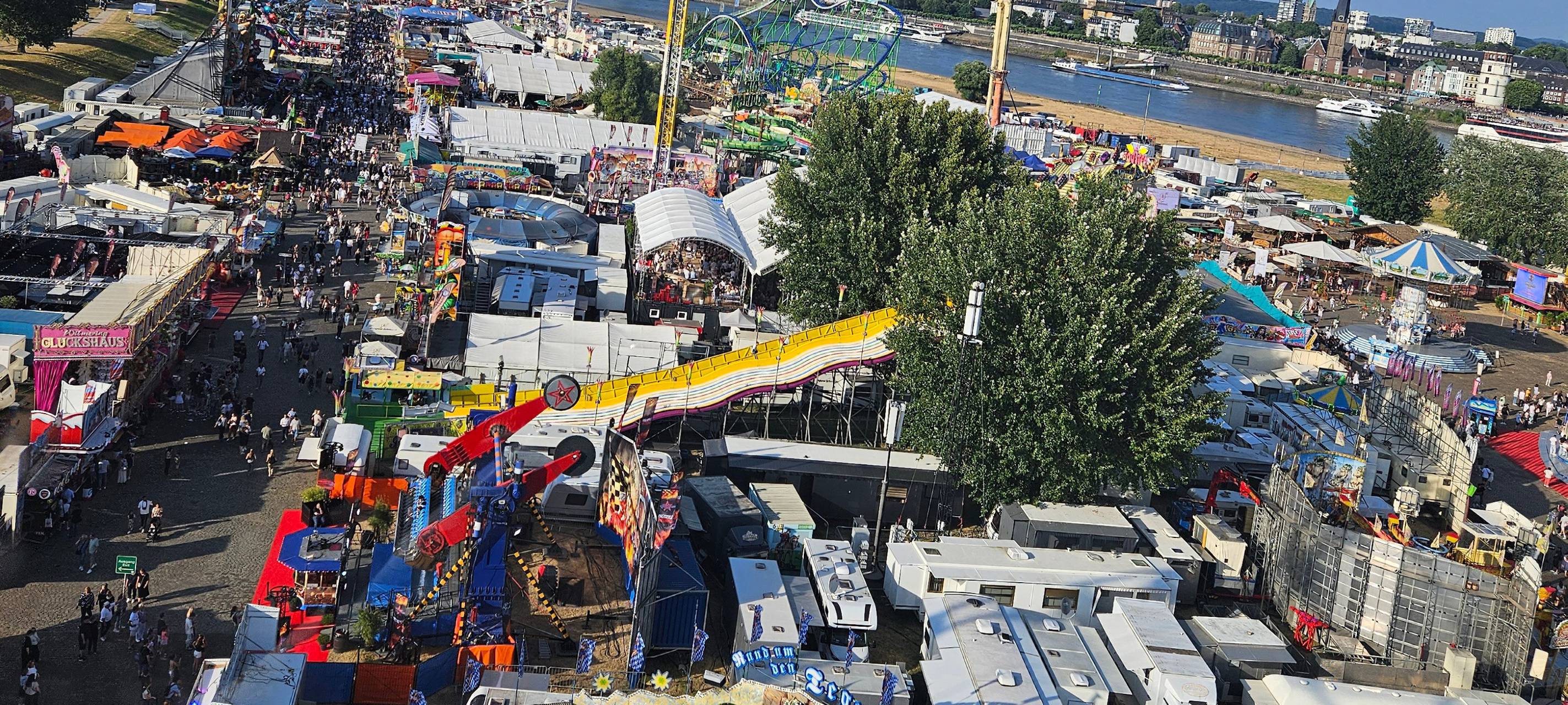 Rheinkirmes von oben