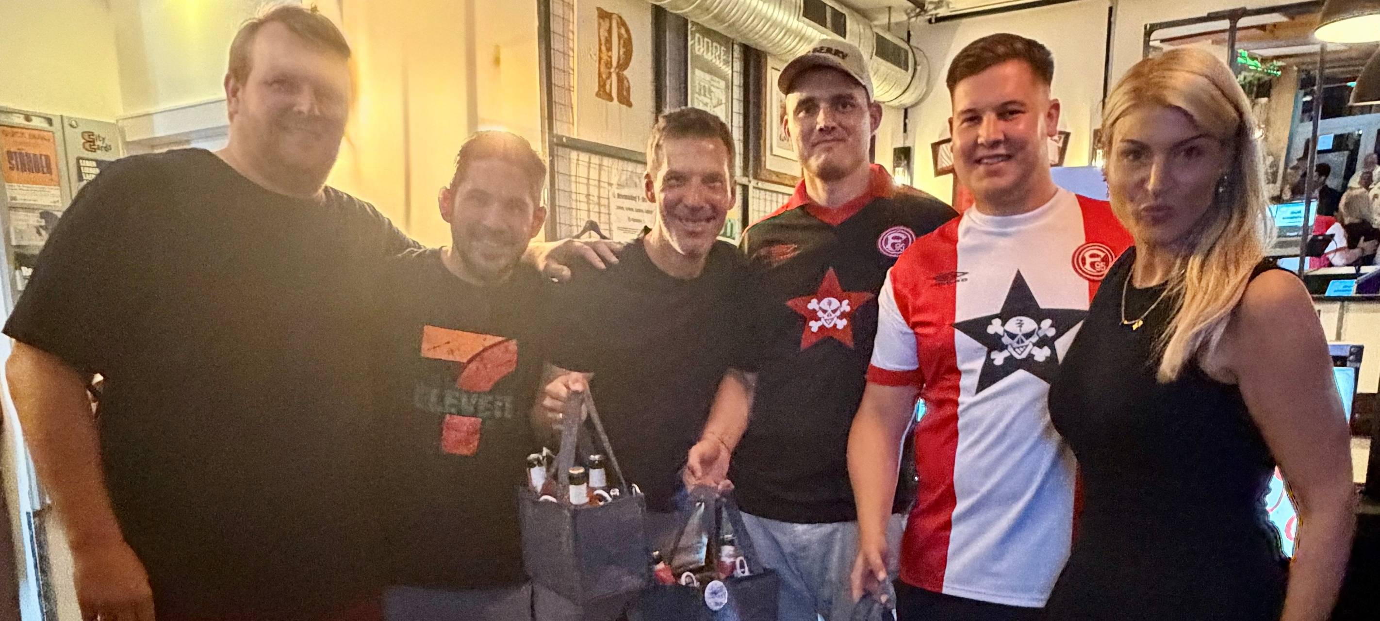 Das Siegerteam "Rudi Quiiztenic" mit Ex-Fortuna-Profi und U23-Trainer Jens Langeneke