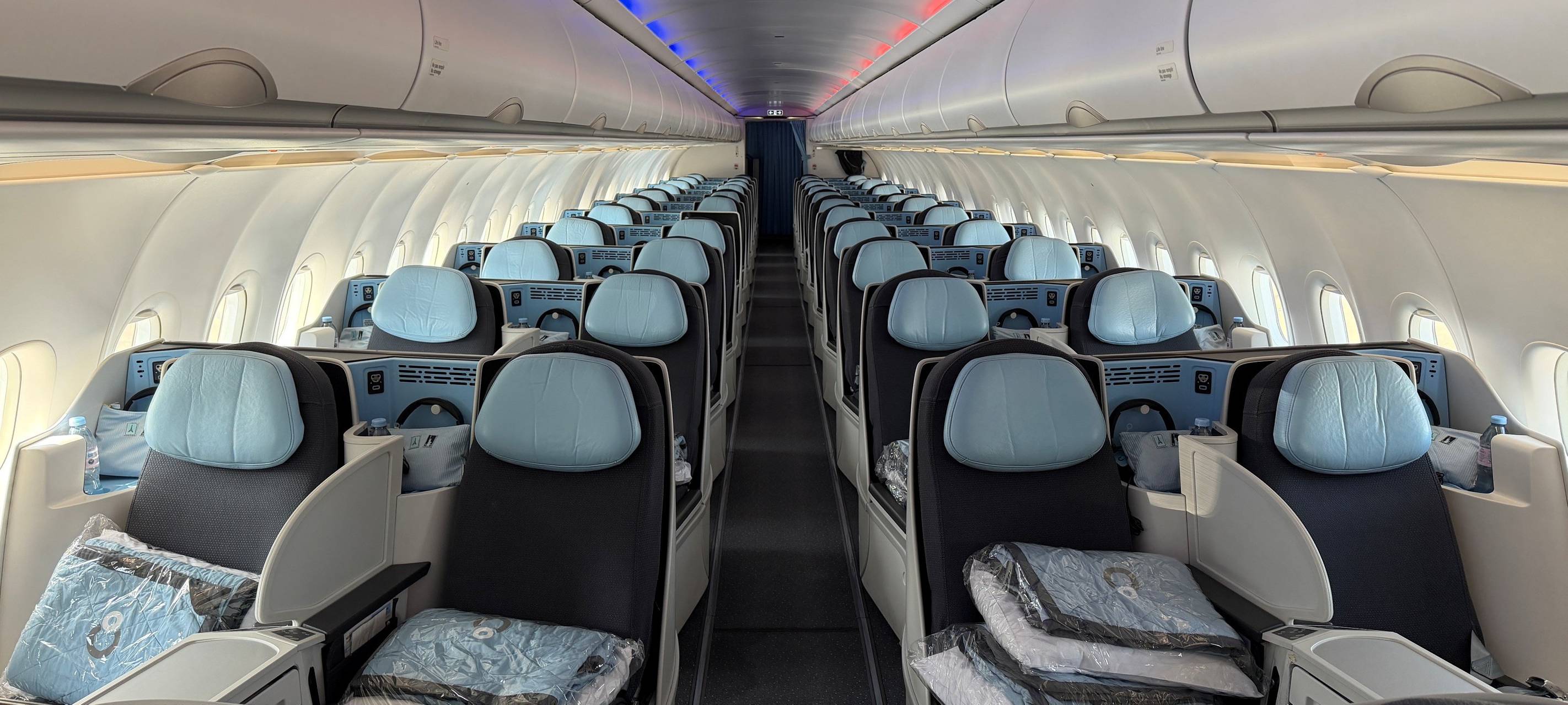 Blick in die Kabine des Airbus A321neo LR der französischen Airline La Compagnie