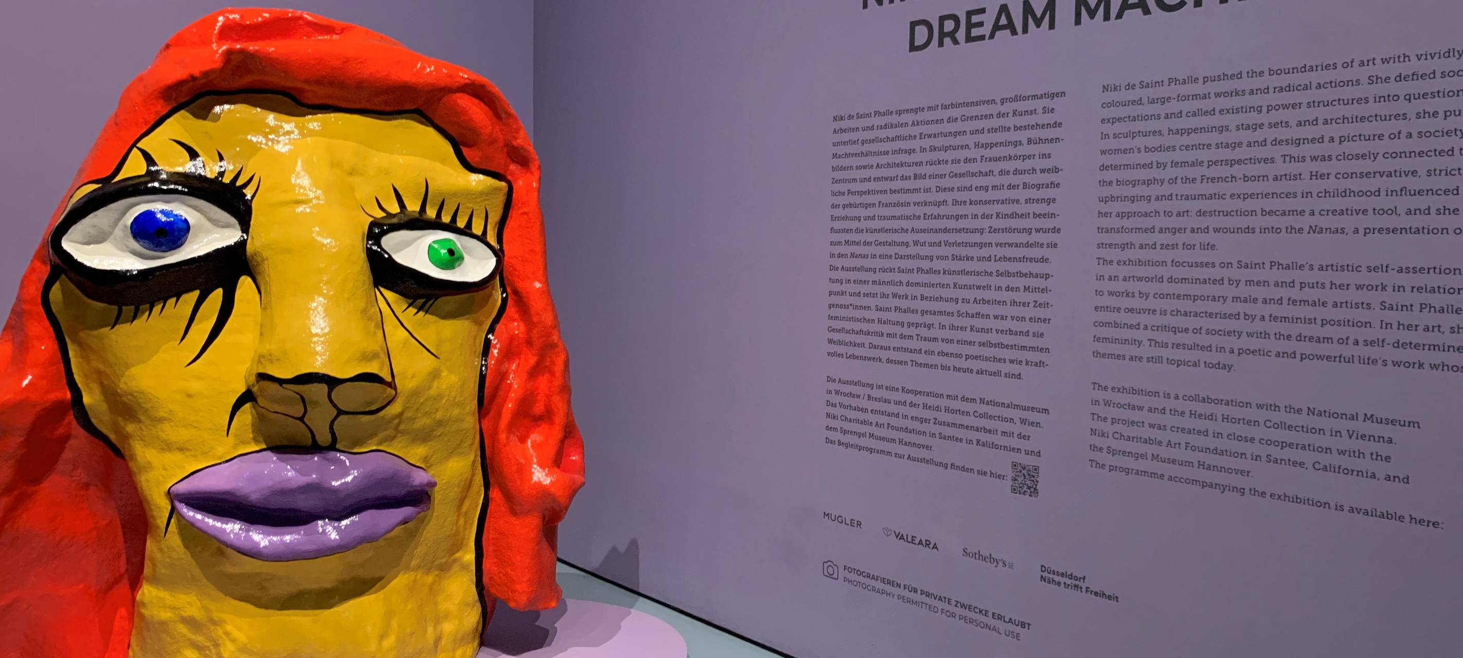 Exponat der Niki de Saint Phalle-Ausstellung im Museum Kunstpalast.