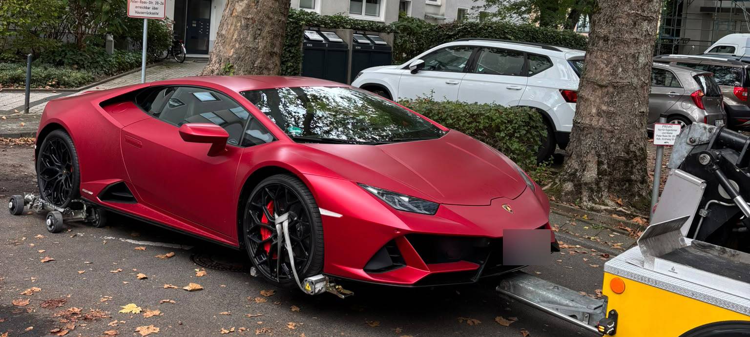 Beschlagnahmtes Auto bei einer Groß-Razzia
