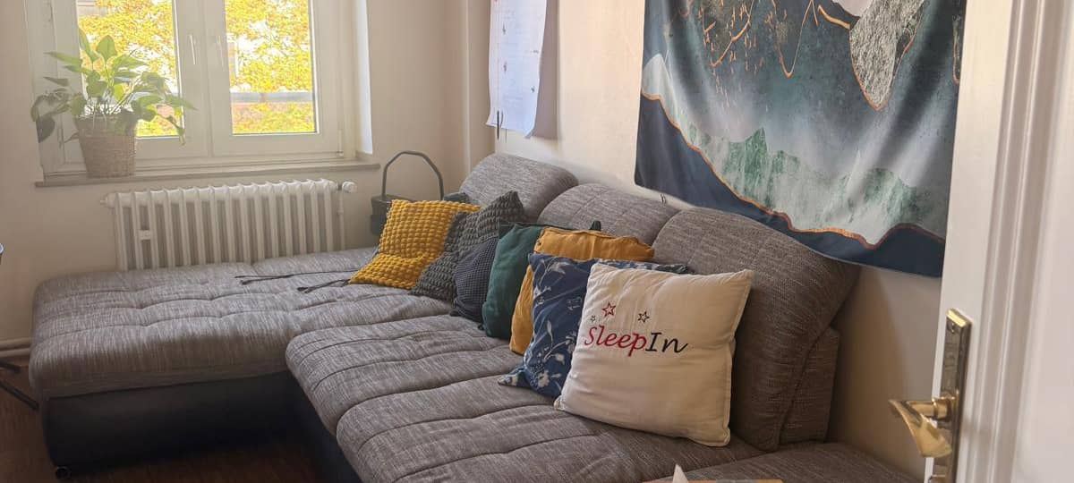 Aufenthaltsraum I in der SleepIn Notschlafstelle mit Sofa