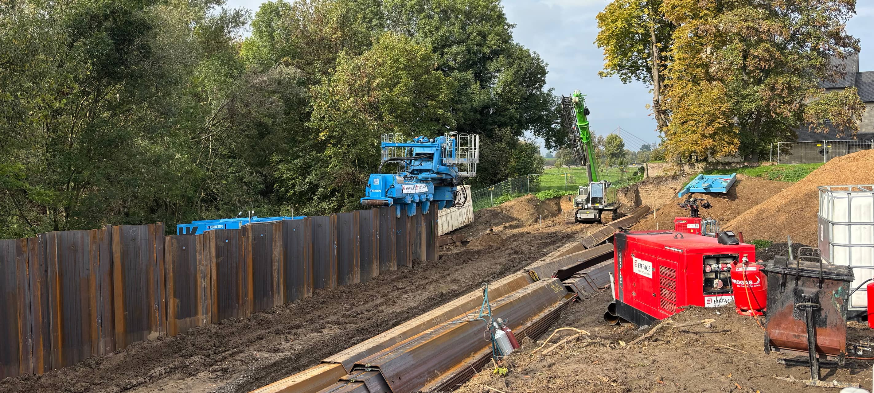 Arbeiten am Hochwasserschutz in Himmelgeist