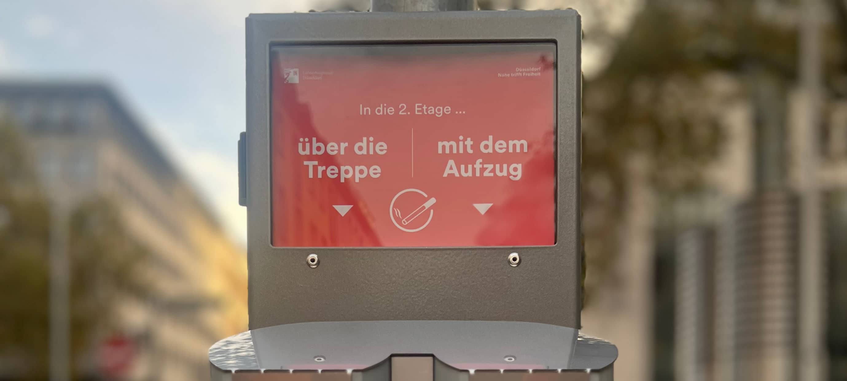 Bei der neuen Runde der Abstimm-Ascher geht es um eine Entscheidung, die sich im Alltag immer wieder stellt: "In die zweite Etage über die Treppe oder mit dem Aufzug?". Standort: Heinrich-Heine-Allee.
