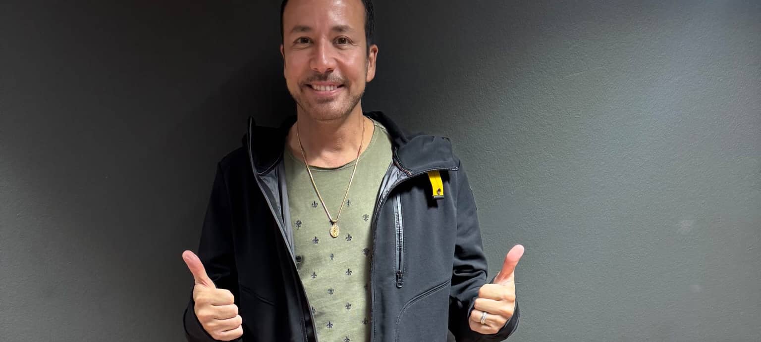 Backstreet Boy Howie mit den Sneakern von Karina Ranft