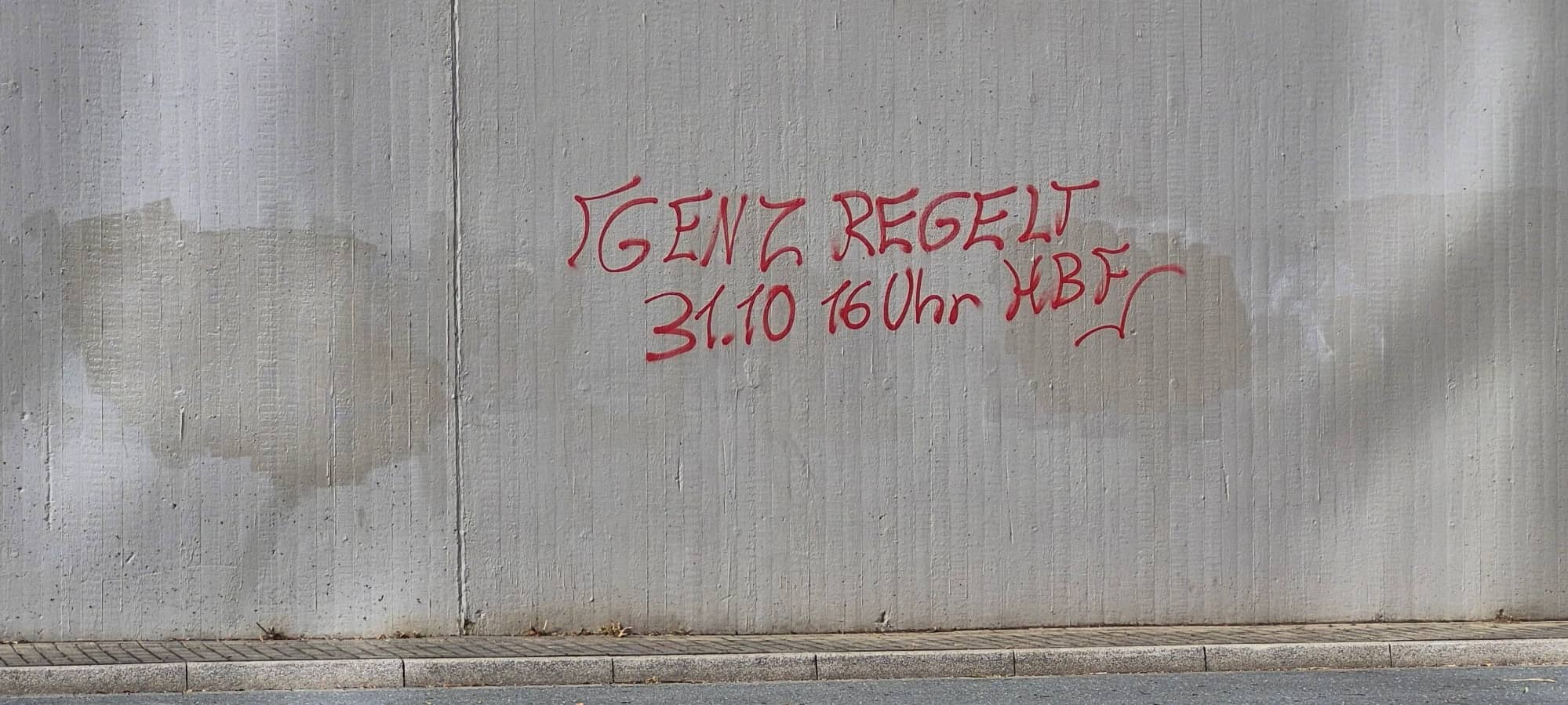 Graffiti-Aufruf für die GenZ-Demo am 31. Oktober in Düsseldorf.