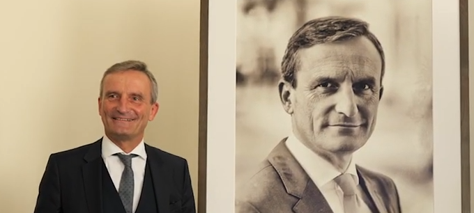 Geisel-Porträt im Düsseldorfer Rathaus enthüllt