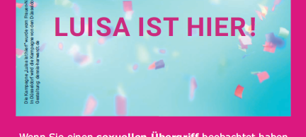 Ein Plakat mit dem Schriftzug "Luisa ist hier".