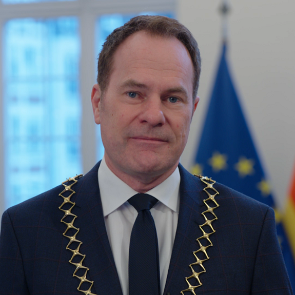 Oberbürgermeister Stephan Keller bei der Neujahrsansprache 2025.