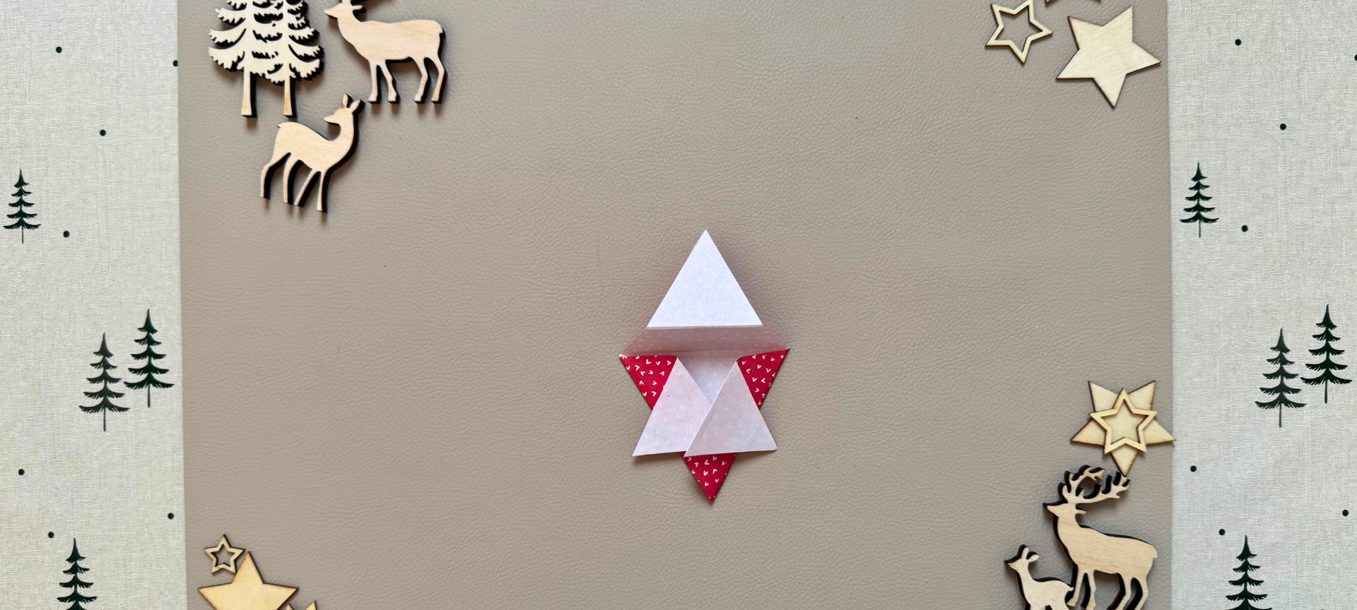 7. alle 3 Spitzen wieder um ca. 2/3 zurück nach außen knicken