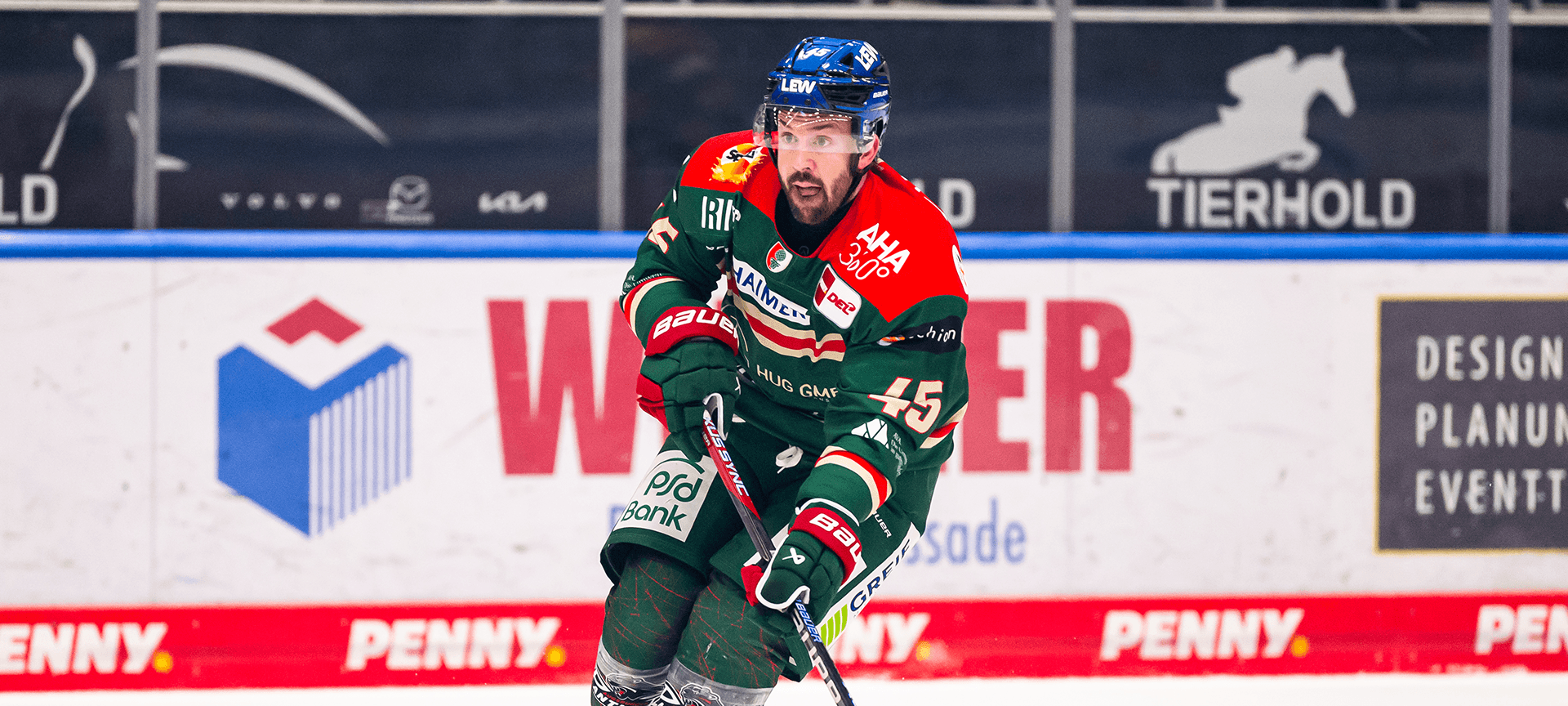 Der neue DEG-Stürmer Jason Bast im Trikot der Augsburger Panther.