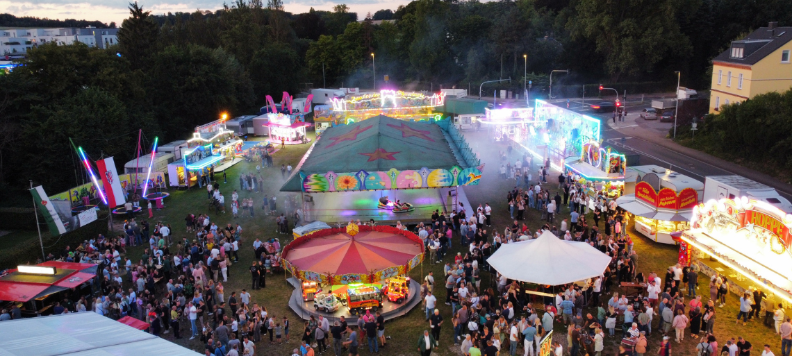 Eine Luftaufnahme des Schützenfestes in Düsseldorf-Unterbach.