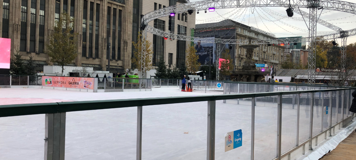 Letzter Tag der Düsseldorfer Eisbahn an der Kö